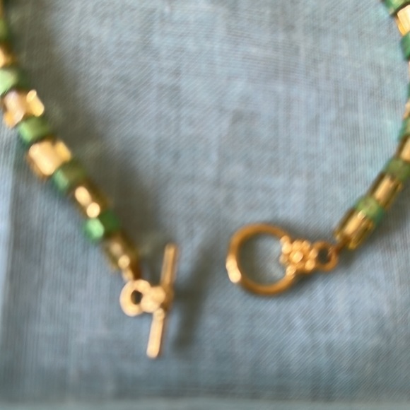 Bracelet Green, Gold Shiny Square Beads with Toggle Clasp - Picture 8 of 8